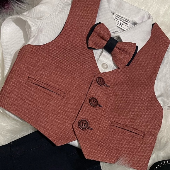 New baby suit worn only one time comes with pants for...